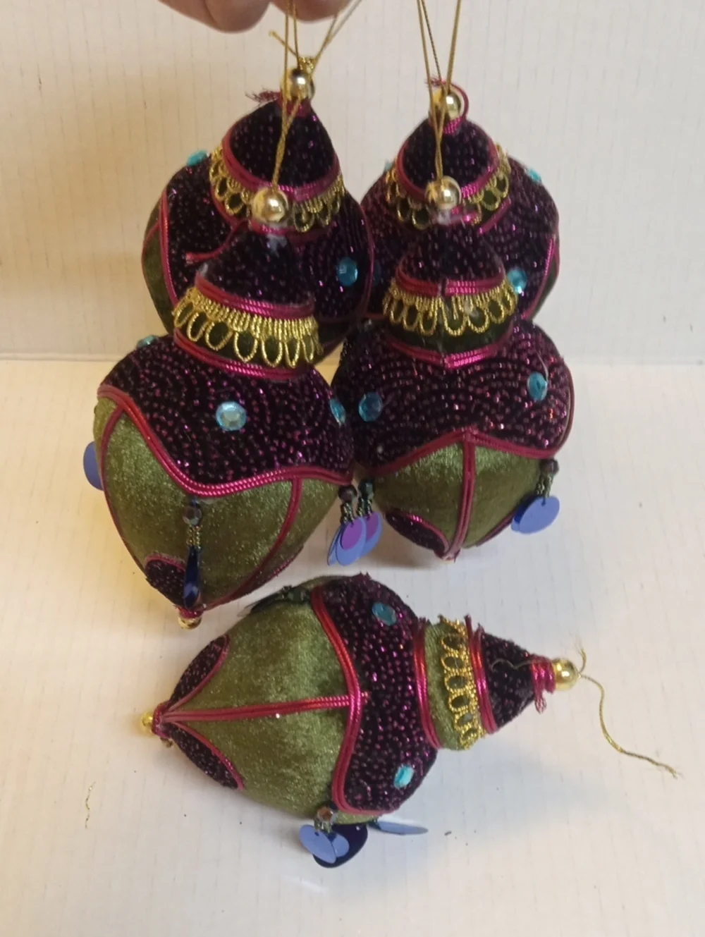 Pier 1 Imports 5 Christmas Ornaments Flaw String Broken On 1 See Video And Image